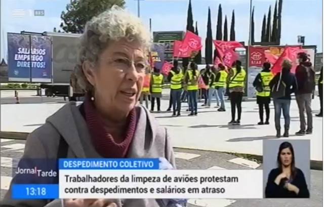 Trabalhadores de limpeza de aviões protestam contra despedimentos e salários em atraso